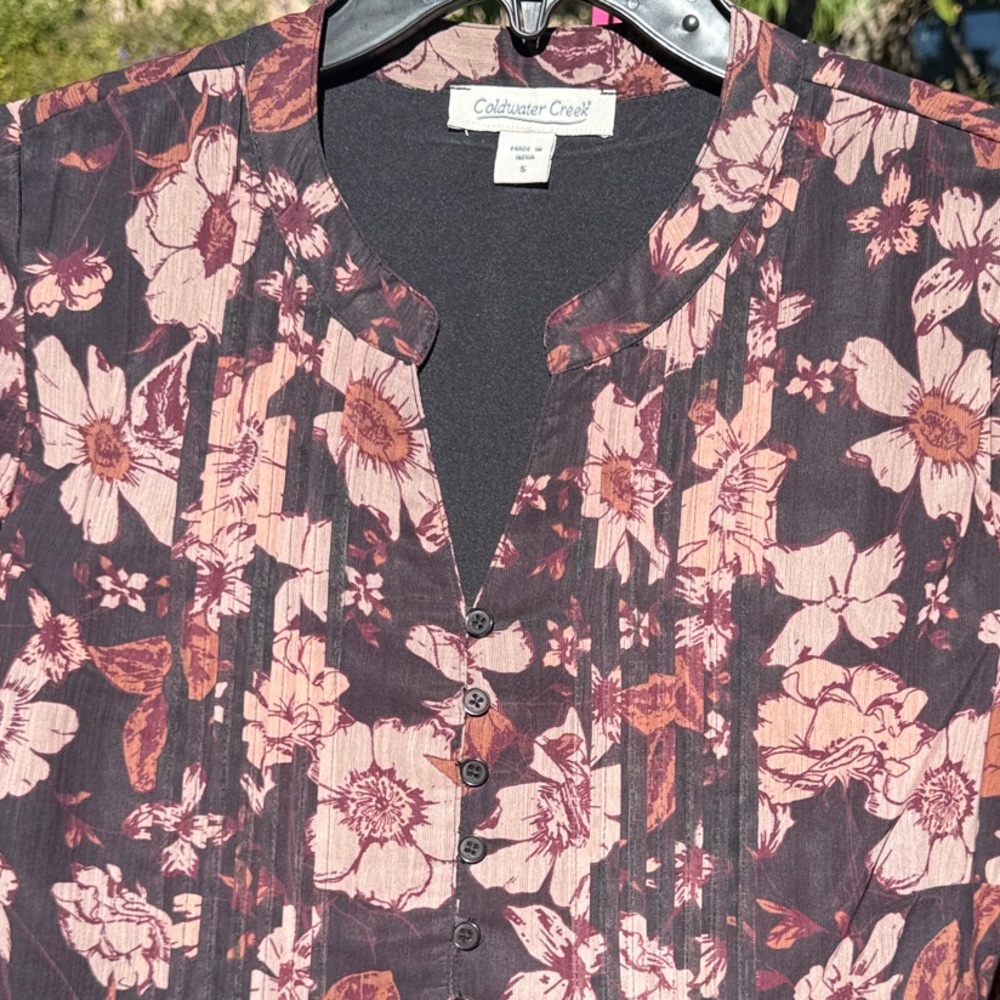 Coldwater Creek Women S Plum Floral Pintuck V-Neck Crinkle Blouse Top 23988